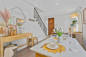 Entire Modern Designed Townhouse in Fullerton